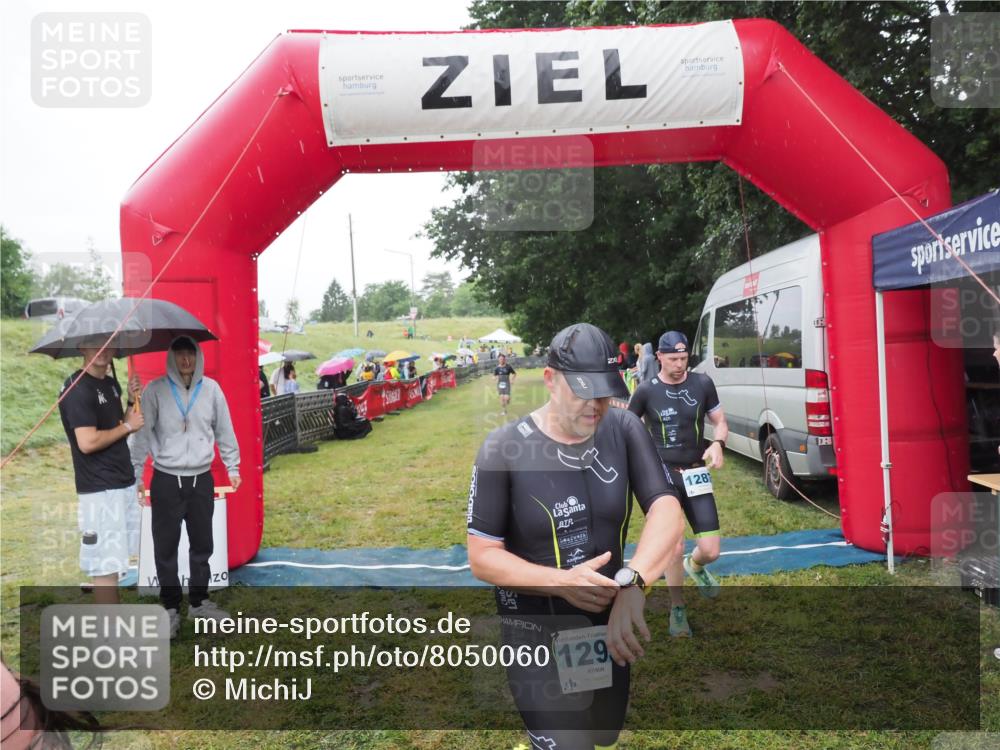 21.06.2025 - 27. Vierlanden-Triathlon MichiJ http://msf.ph/oto/8050060 15.06.2026 14:29:53 Ziel 1175, 1271, 1287, 1294, 1295 meine-sportfotos.de