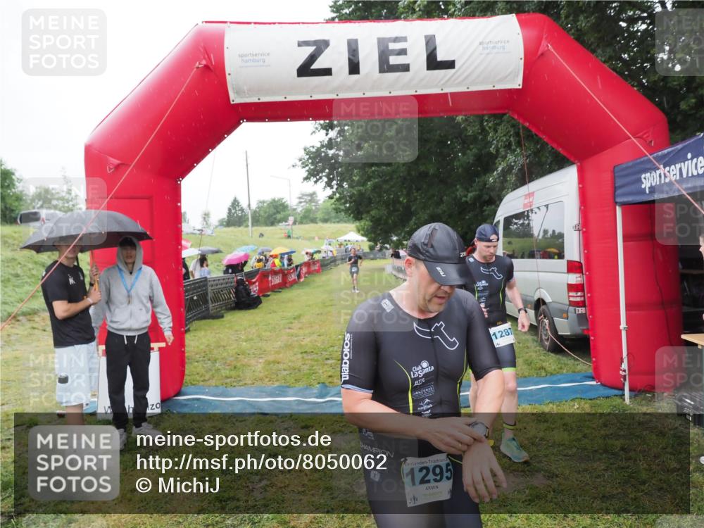21.06.2025 - 27. Vierlanden-Triathlon MichiJ http://msf.ph/oto/8050062 15.06.2026 14:29:53 Ziel 1175, 1271, 1287, 1294, 1295 meine-sportfotos.de