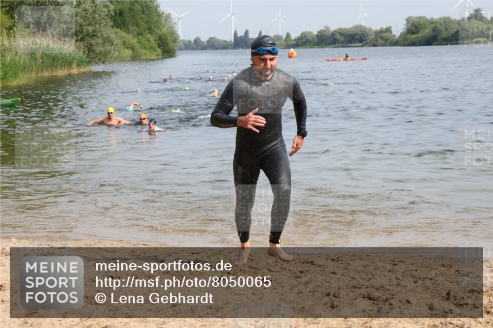 15.06.2025 - 27. Vierlanden-Triathlon Lena Gebhardt http://msf.ph/oto/8050065 15.06.2025 09:56:20 Schwimmen 260, 314, 315, 323, 349, 438 meine-sportfotos.de