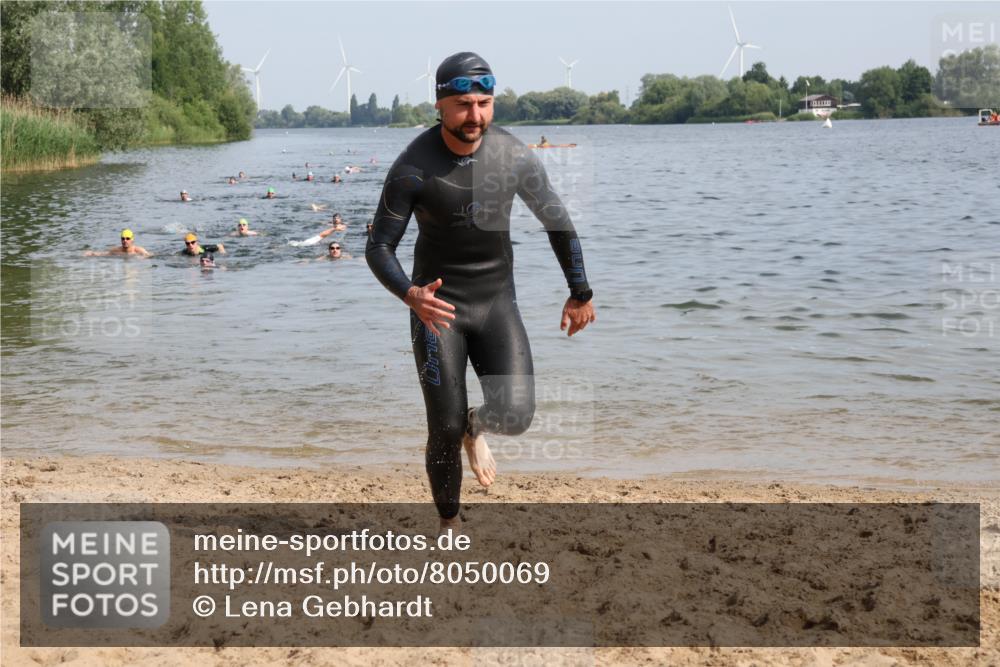 15.06.2025 - 27. Vierlanden-Triathlon Lena Gebhardt http://msf.ph/oto/8050069 15.06.2025 09:56:21 Schwimmen 260, 314, 315, 323, 349, 438 meine-sportfotos.de