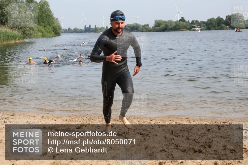 15.06.2025 - 27. Vierlanden-Triathlon Lena Gebhardt http://msf.ph/oto/8050071 15.06.2025 09:56:21 Schwimmen 260, 314, 315, 323, 349, 438 meine-sportfotos.de