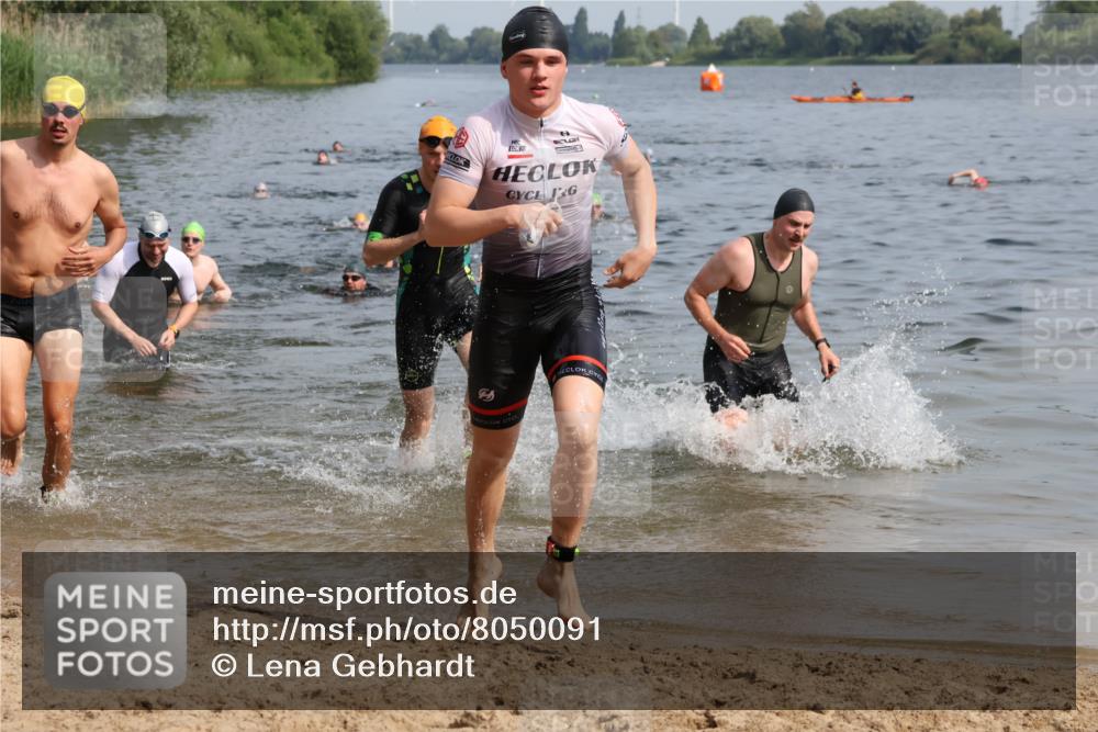15.06.2025 - 27. Vierlanden-Triathlon Lena Gebhardt http://msf.ph/oto/8050091 15.06.2025 09:56:34 Schwimmen 254, 276, 286, 320, 341 meine-sportfotos.de