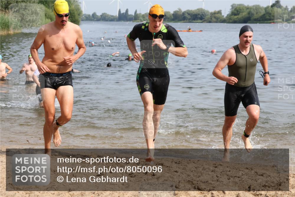 15.06.2025 - 27. Vierlanden-Triathlon Lena Gebhardt http://msf.ph/oto/8050096 15.06.2025 09:56:36 Schwimmen 254, 276, 281, 286, 320, 341 meine-sportfotos.de