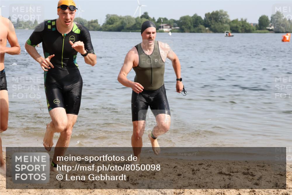15.06.2025 - 27. Vierlanden-Triathlon Lena Gebhardt http://msf.ph/oto/8050098 15.06.2025 09:56:36 Schwimmen 254, 276, 281, 286, 320, 341 meine-sportfotos.de