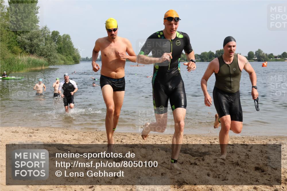 15.06.2025 - 27. Vierlanden-Triathlon Lena Gebhardt http://msf.ph/oto/8050100 15.06.2025 09:56:37 Schwimmen 254, 275, 276, 281, 286, 320, 341 meine-sportfotos.de