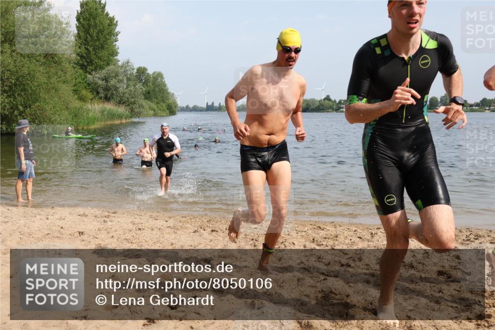 15.06.2025 - 27. Vierlanden-Triathlon Lena Gebhardt http://msf.ph/oto/8050106 15.06.2025 09:56:38 Schwimmen 254, 275, 276, 281, 286, 320, 341 meine-sportfotos.de