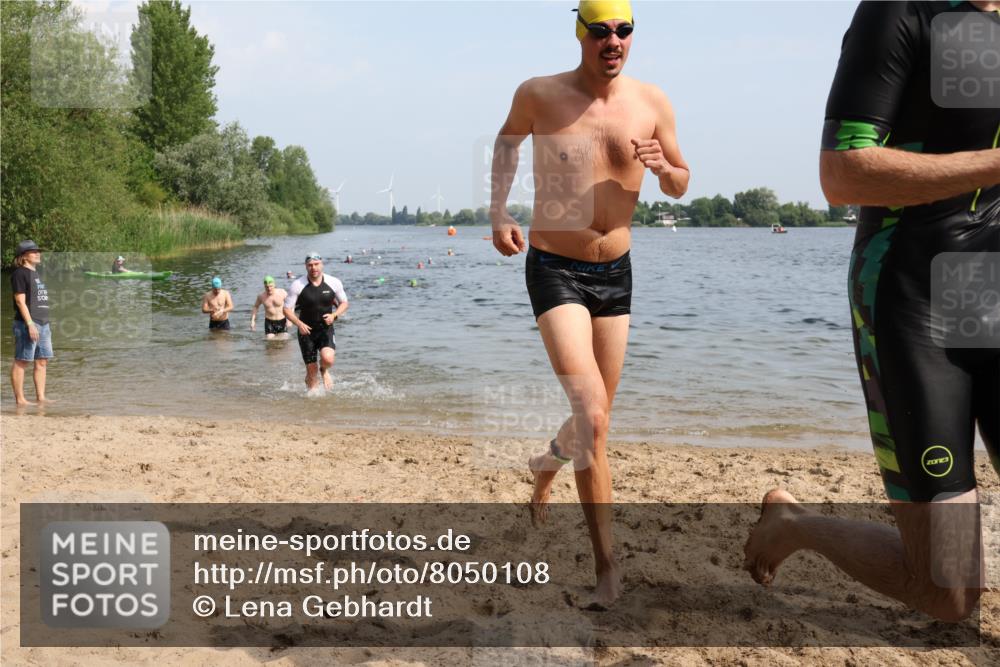 15.06.2025 - 27. Vierlanden-Triathlon Lena Gebhardt http://msf.ph/oto/8050108 15.06.2025 09:56:38 Schwimmen 254, 275, 276, 281, 286, 320, 341 meine-sportfotos.de