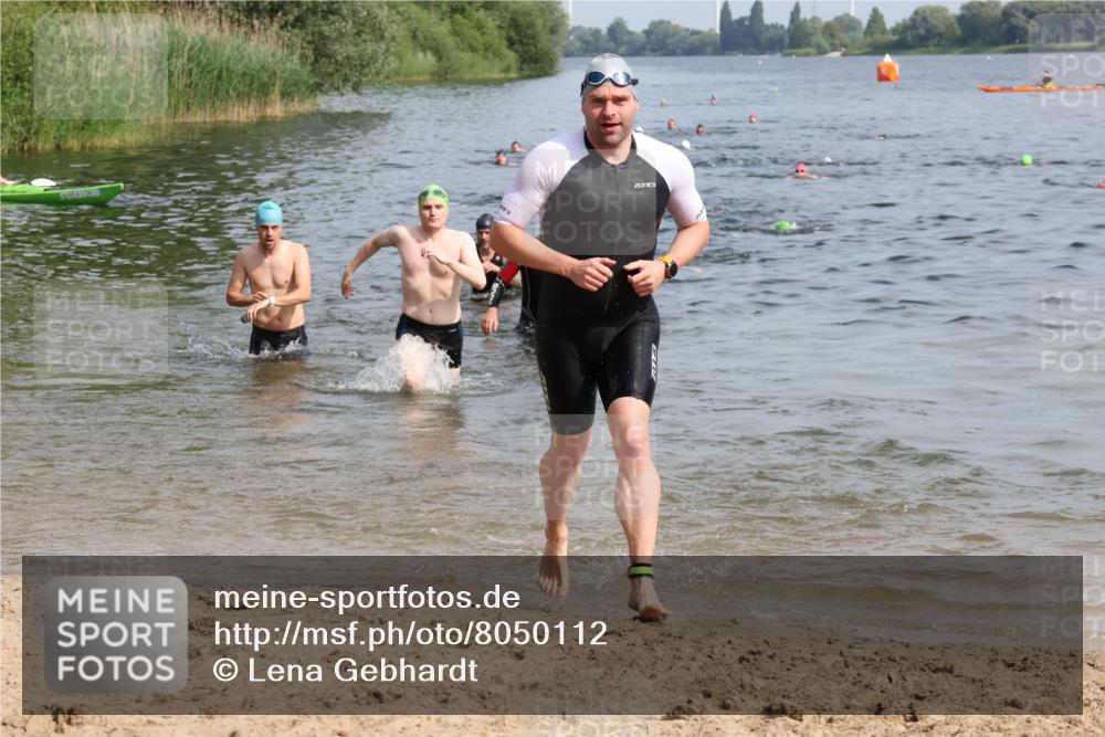 15.06.2025 - 27. Vierlanden-Triathlon Lena Gebhardt http://msf.ph/oto/8050112 15.06.2025 09:56:39 Schwimmen 254, 275, 276, 281, 286, 320, 341 meine-sportfotos.de