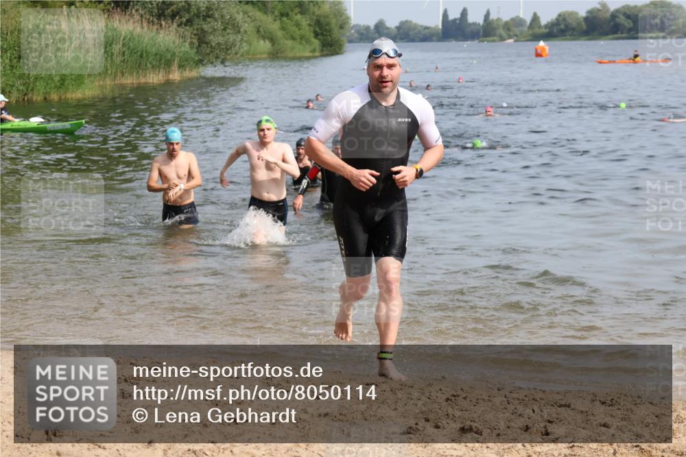 15.06.2025 - 27. Vierlanden-Triathlon Lena Gebhardt http://msf.ph/oto/8050114 15.06.2025 09:56:39 Schwimmen 254, 275, 276, 281, 286, 320, 341 meine-sportfotos.de