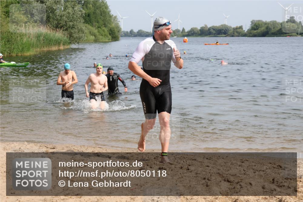 15.06.2025 - 27. Vierlanden-Triathlon Lena Gebhardt http://msf.ph/oto/8050118 15.06.2025 09:56:40 Schwimmen 254, 275, 276, 281, 286, 320, 341 meine-sportfotos.de