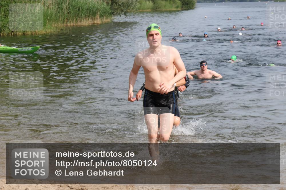 15.06.2025 - 27. Vierlanden-Triathlon Lena Gebhardt http://msf.ph/oto/8050124 15.06.2025 09:56:42 Schwimmen 254, 258, 275, 276, 281, 286, 301, 320, 341 meine-sportfotos.de