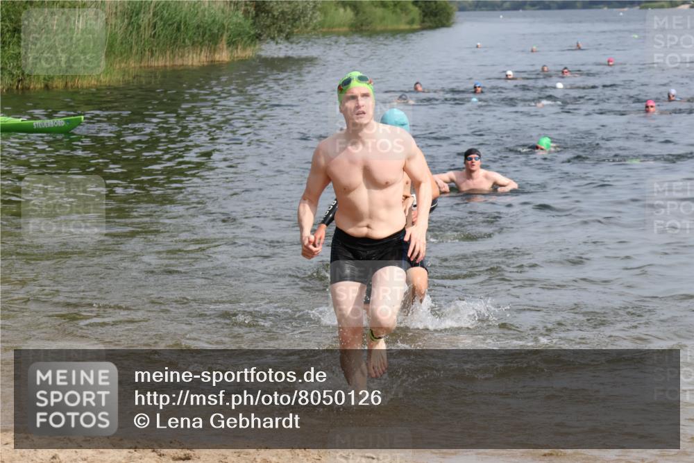 15.06.2025 - 27. Vierlanden-Triathlon Lena Gebhardt http://msf.ph/oto/8050126 15.06.2025 09:56:42 Schwimmen 254, 258, 275, 276, 281, 286, 301, 320, 341 meine-sportfotos.de