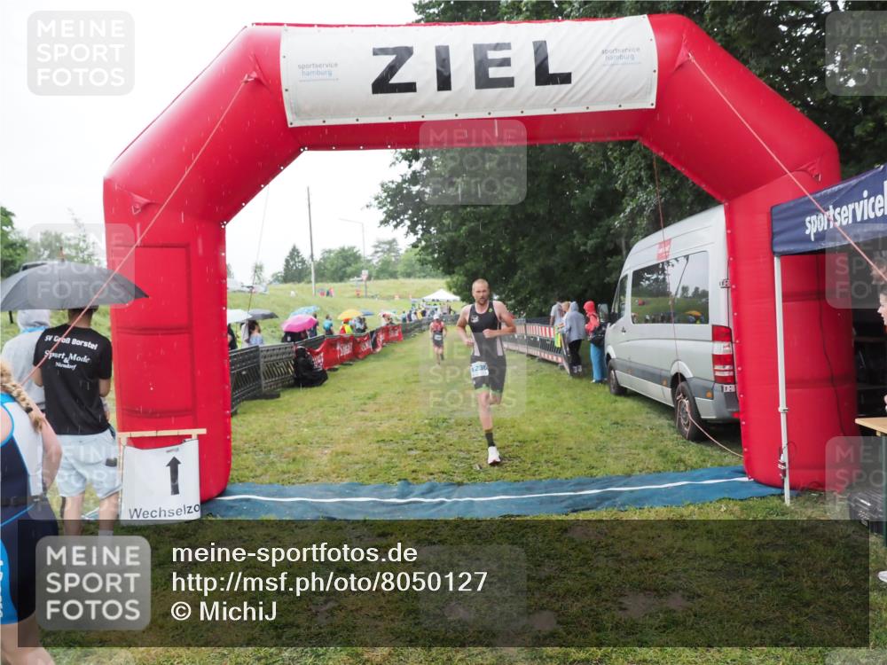 21.06.2025 - 27. Vierlanden-Triathlon MichiJ http://msf.ph/oto/8050127 15.06.2026 14:30:23 Ziel 1168, 1236 meine-sportfotos.de