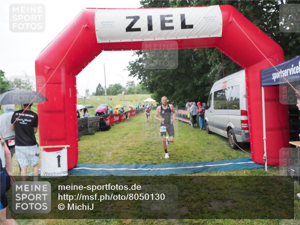 21.06.2025 - 27. Vierlanden-Triathlon MichiJ http://msf.ph/oto/8050130 15.06.2026 14:30:24 Ziel 1168, 1236, 1255 meine-sportfotos.de