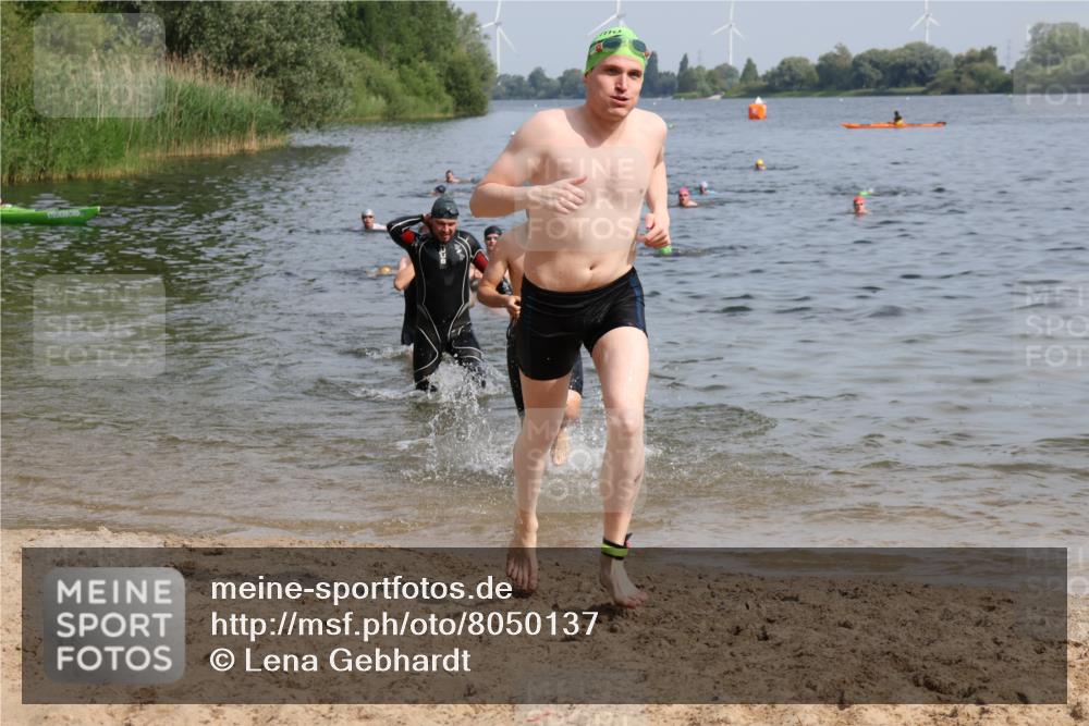 15.06.2025 - 27. Vierlanden-Triathlon Lena Gebhardt http://msf.ph/oto/8050137 15.06.2025 09:56:43 Schwimmen 254, 258, 275, 276, 281, 286, 301, 320, 341 meine-sportfotos.de