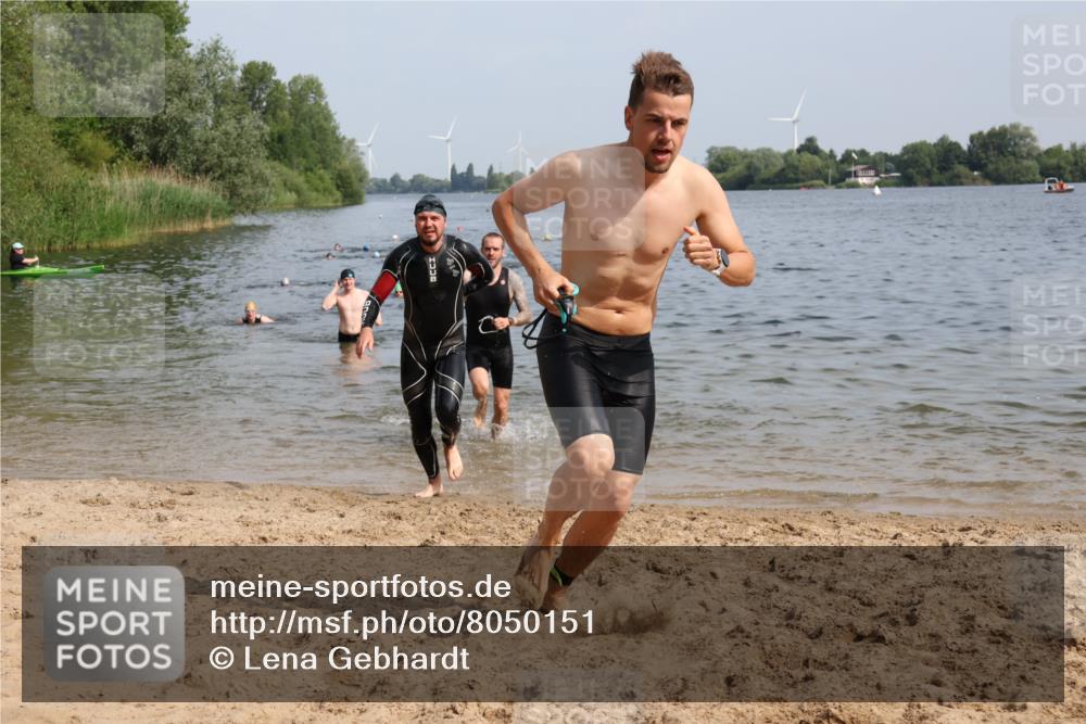 15.06.2025 - 27. Vierlanden-Triathlon Lena Gebhardt http://msf.ph/oto/8050151 15.06.2025 09:56:48 Schwimmen 258, 275, 281, 301, 320, 325 meine-sportfotos.de