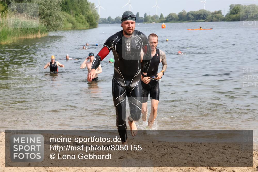 15.06.2025 - 27. Vierlanden-Triathlon Lena Gebhardt http://msf.ph/oto/8050155 15.06.2025 09:56:48 Schwimmen 258, 275, 281, 301, 320, 325 meine-sportfotos.de
