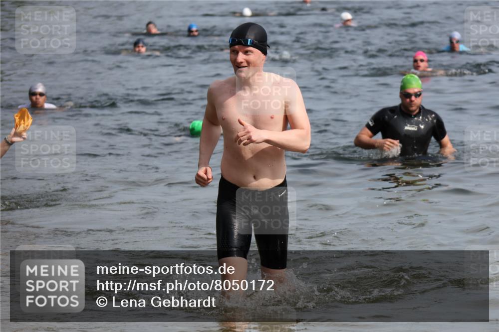 15.06.2025 - 27. Vierlanden-Triathlon Lena Gebhardt http://msf.ph/oto/8050172 15.06.2025 09:56:53 Schwimmen 258, 275, 281, 301, 325, 1399 meine-sportfotos.de