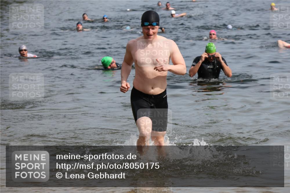 15.06.2025 - 27. Vierlanden-Triathlon Lena Gebhardt http://msf.ph/oto/8050175 15.06.2025 09:56:54 Schwimmen 258, 275, 281, 301, 325, 1399 meine-sportfotos.de