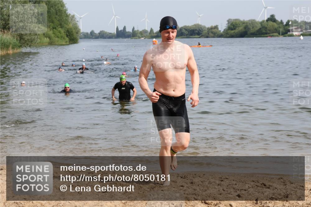 15.06.2025 - 27. Vierlanden-Triathlon Lena Gebhardt http://msf.ph/oto/8050181 15.06.2025 09:56:57 Schwimmen 258, 275, 301, 325, 1399 meine-sportfotos.de