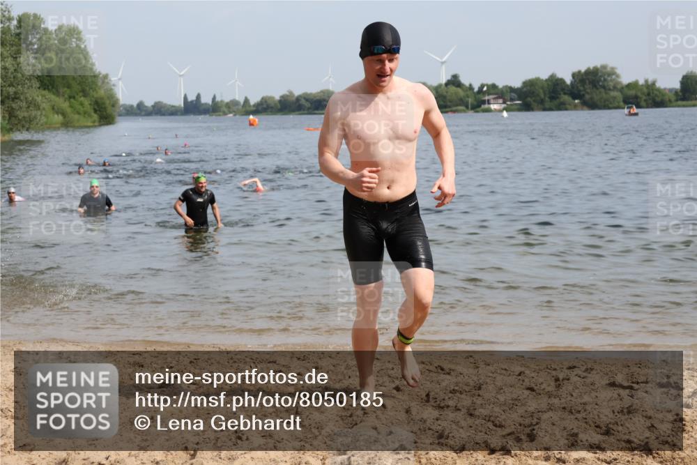 15.06.2025 - 27. Vierlanden-Triathlon Lena Gebhardt http://msf.ph/oto/8050185 15.06.2025 09:56:58 Schwimmen 258, 301, 325, 1399 meine-sportfotos.de
