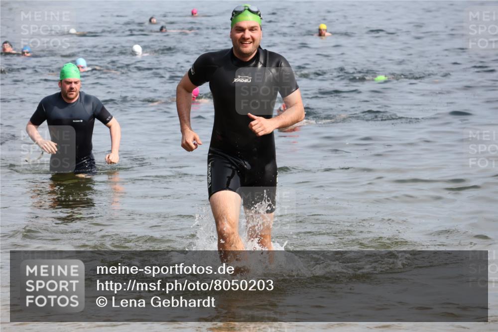15.06.2025 - 27. Vierlanden-Triathlon Lena Gebhardt http://msf.ph/oto/8050203 15.06.2025 09:57:04 Schwimmen 263, 325, 1399 meine-sportfotos.de