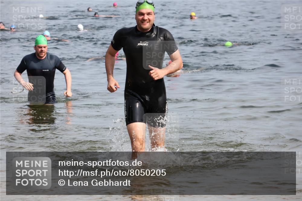 15.06.2025 - 27. Vierlanden-Triathlon Lena Gebhardt http://msf.ph/oto/8050205 15.06.2025 09:57:04 Schwimmen 263, 325, 1399 meine-sportfotos.de
