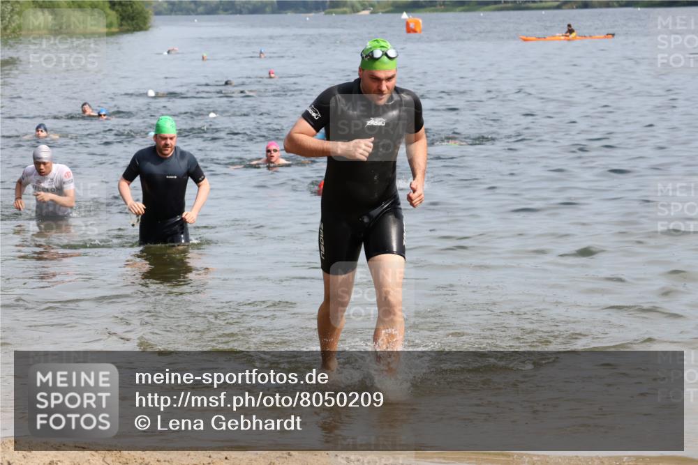 15.06.2025 - 27. Vierlanden-Triathlon Lena Gebhardt http://msf.ph/oto/8050209 15.06.2025 09:57:05 Schwimmen 263, 296, 325, 1399 meine-sportfotos.de