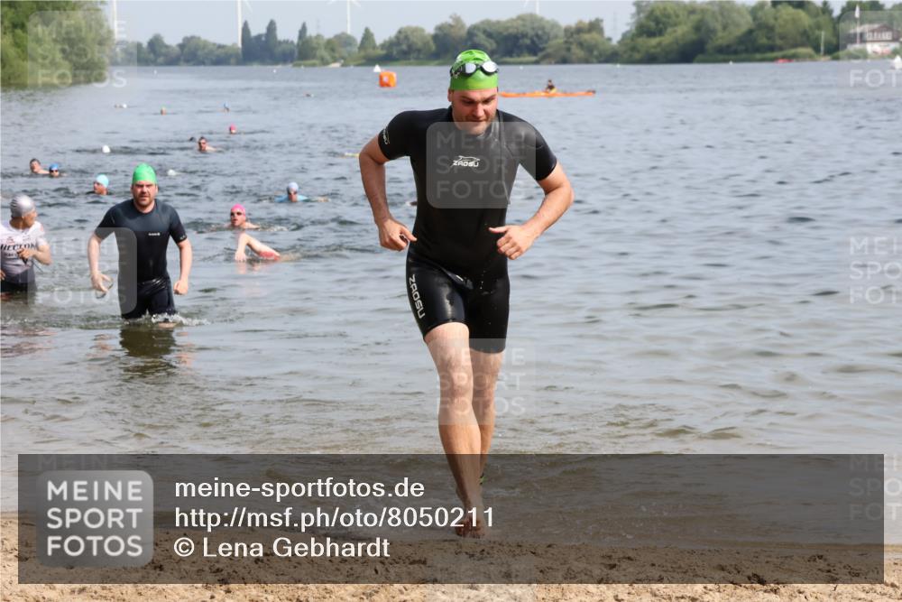 15.06.2025 - 27. Vierlanden-Triathlon Lena Gebhardt http://msf.ph/oto/8050211 15.06.2025 09:57:07 Schwimmen 263, 296, 325, 1399 meine-sportfotos.de