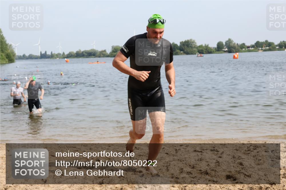 15.06.2025 - 27. Vierlanden-Triathlon Lena Gebhardt http://msf.ph/oto/8050222 15.06.2025 09:57:09 Schwimmen 263, 296, 343, 1399 meine-sportfotos.de