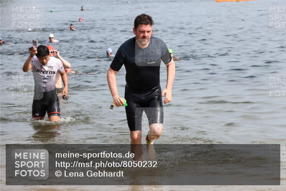 15.06.2025 - 27. Vierlanden-Triathlon Lena Gebhardt http://msf.ph/oto/8050232 15.06.2025 09:57:12 Schwimmen 263, 293, 296, 343, 1399 meine-sportfotos.de