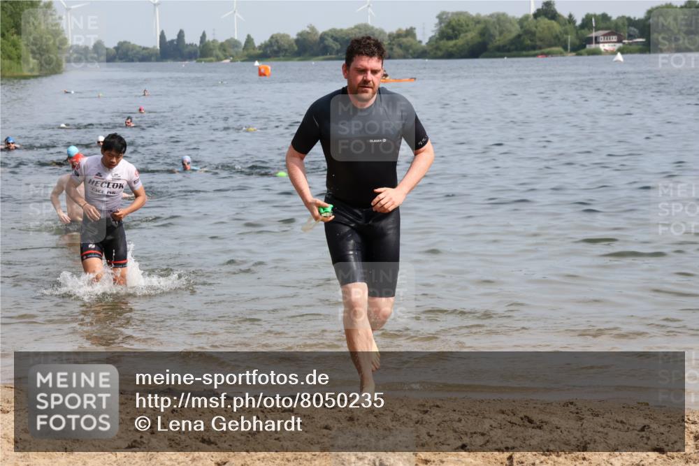 15.06.2025 - 27. Vierlanden-Triathlon Lena Gebhardt http://msf.ph/oto/8050235 15.06.2025 09:57:13 Schwimmen 263, 293, 296, 343, 1399 meine-sportfotos.de