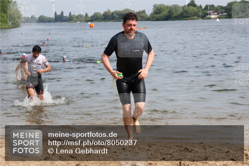 15.06.2025 - 27. Vierlanden-Triathlon Lena Gebhardt http://msf.ph/oto/8050237 15.06.2025 09:57:13 Schwimmen 263, 293, 296, 343, 1399 meine-sportfotos.de