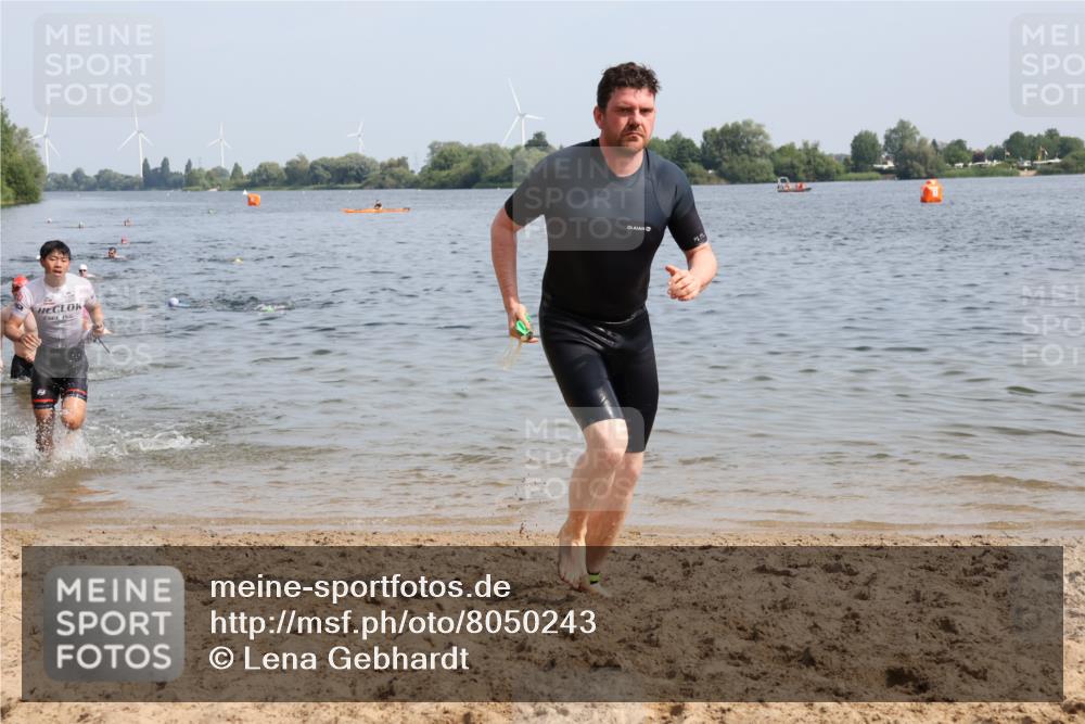 15.06.2025 - 27. Vierlanden-Triathlon Lena Gebhardt http://msf.ph/oto/8050243 15.06.2025 09:57:15 Schwimmen 263, 293, 296, 343 meine-sportfotos.de