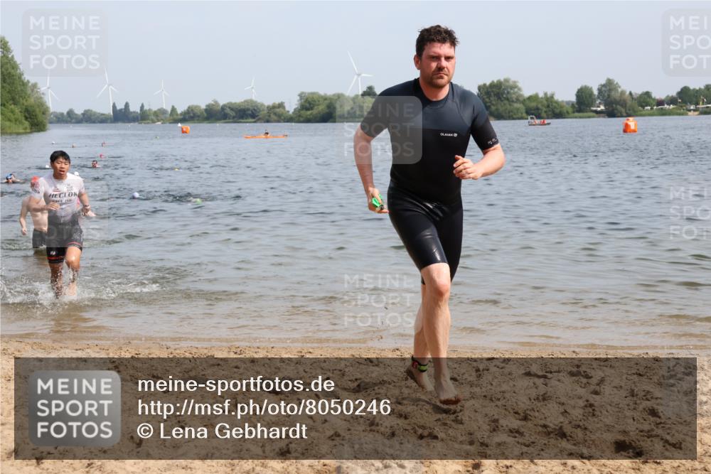 15.06.2025 - 27. Vierlanden-Triathlon Lena Gebhardt http://msf.ph/oto/8050246 15.06.2025 09:57:15 Schwimmen 263, 293, 296, 343 meine-sportfotos.de