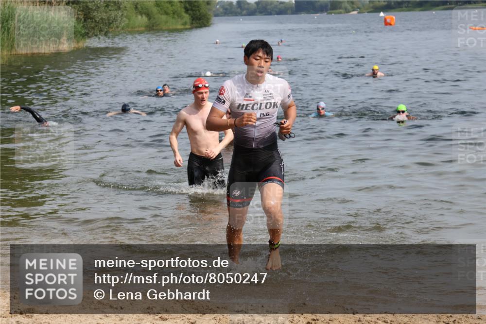 15.06.2025 - 27. Vierlanden-Triathlon Lena Gebhardt http://msf.ph/oto/8050247 15.06.2025 09:57:16 Schwimmen 263, 293, 296, 343 meine-sportfotos.de