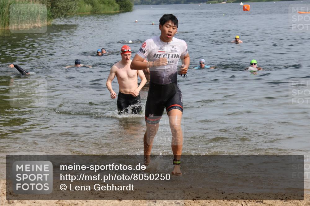 15.06.2025 - 27. Vierlanden-Triathlon Lena Gebhardt http://msf.ph/oto/8050250 15.06.2025 09:57:16 Schwimmen 263, 293, 296, 343 meine-sportfotos.de