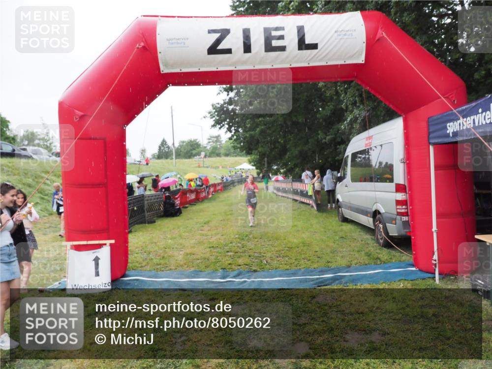 21.06.2025 - 27. Vierlanden-Triathlon MichiJ http://msf.ph/oto/8050262 15.06.2026 14:32:47 Ziel 1179 meine-sportfotos.de