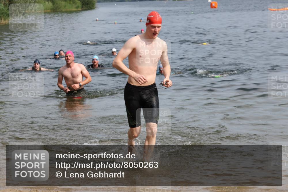 15.06.2025 - 27. Vierlanden-Triathlon Lena Gebhardt http://msf.ph/oto/8050263 15.06.2025 09:57:18 Schwimmen 263, 293, 296, 324, 343 meine-sportfotos.de