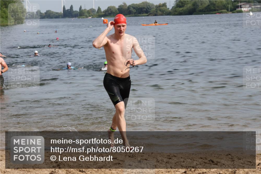 15.06.2025 - 27. Vierlanden-Triathlon Lena Gebhardt http://msf.ph/oto/8050267 15.06.2025 09:57:19 Schwimmen 263, 293, 296, 324, 343 meine-sportfotos.de