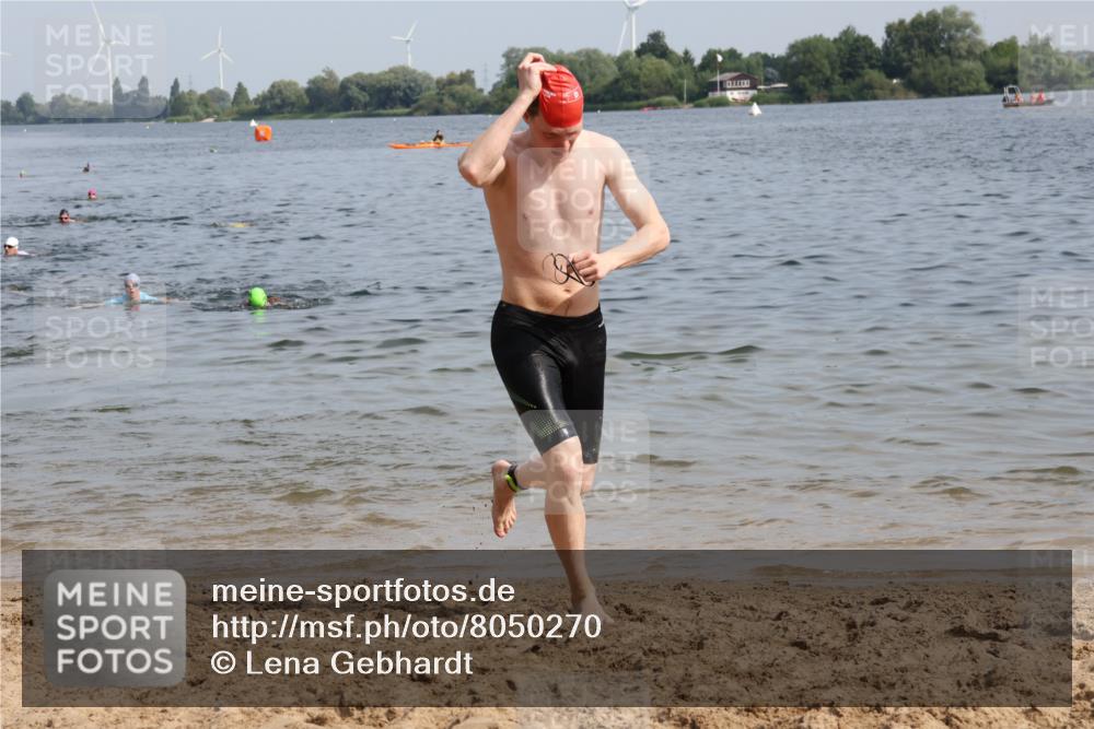 15.06.2025 - 27. Vierlanden-Triathlon Lena Gebhardt http://msf.ph/oto/8050270 15.06.2025 09:57:20 Schwimmen 263, 293, 296, 324, 343 meine-sportfotos.de
