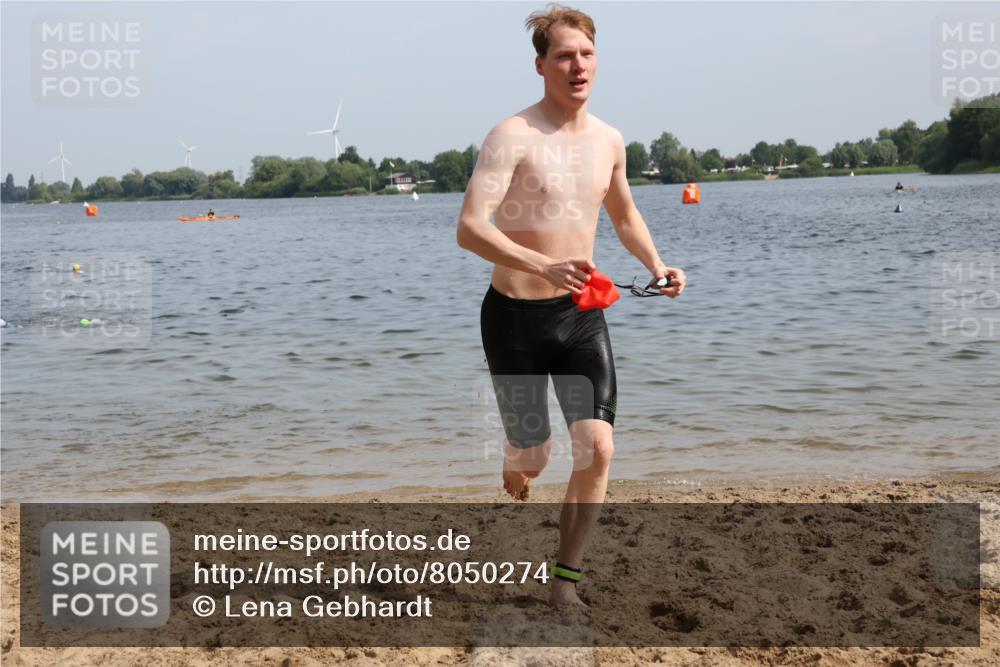 15.06.2025 - 27. Vierlanden-Triathlon Lena Gebhardt http://msf.ph/oto/8050274 15.06.2025 09:57:21 Schwimmen 293, 296, 309, 324, 343 meine-sportfotos.de