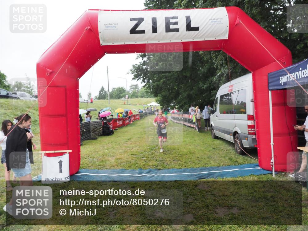 21.06.2025 - 27. Vierlanden-Triathlon MichiJ http://msf.ph/oto/8050276 15.06.2026 14:32:48 Ziel 1179 meine-sportfotos.de