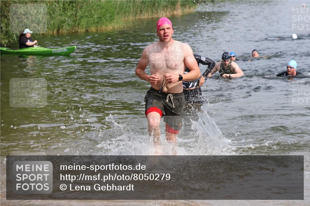15.06.2025 - 27. Vierlanden-Triathlon Lena Gebhardt http://msf.ph/oto/8050279 15.06.2025 09:57:23 Schwimmen 293, 296, 309, 324, 343 meine-sportfotos.de