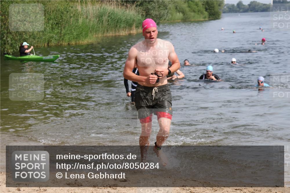15.06.2025 - 27. Vierlanden-Triathlon Lena Gebhardt http://msf.ph/oto/8050284 15.06.2025 09:57:24 Schwimmen 293, 296, 309, 324, 343 meine-sportfotos.de