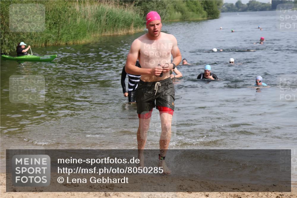 15.06.2025 - 27. Vierlanden-Triathlon Lena Gebhardt http://msf.ph/oto/8050285 15.06.2025 09:57:24 Schwimmen 293, 296, 309, 324, 343 meine-sportfotos.de