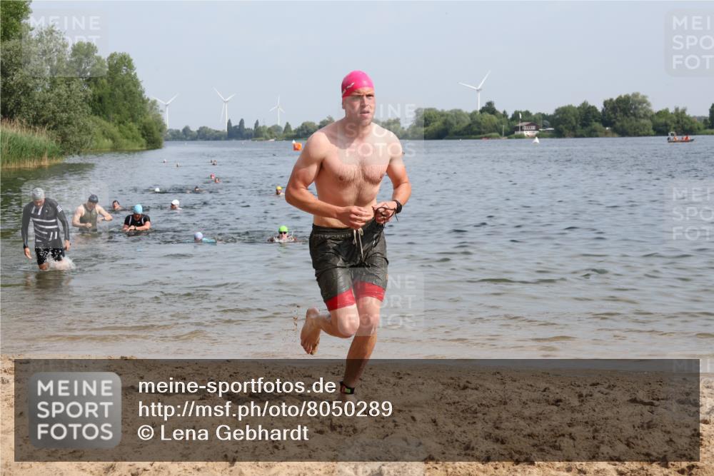 15.06.2025 - 27. Vierlanden-Triathlon Lena Gebhardt http://msf.ph/oto/8050289 15.06.2025 09:57:26 Schwimmen 293, 309, 324, 343 meine-sportfotos.de