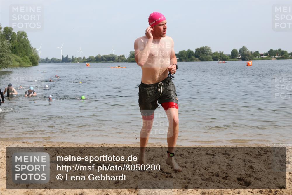 15.06.2025 - 27. Vierlanden-Triathlon Lena Gebhardt http://msf.ph/oto/8050290 15.06.2025 09:57:27 Schwimmen 293, 298, 309, 324, 343 meine-sportfotos.de