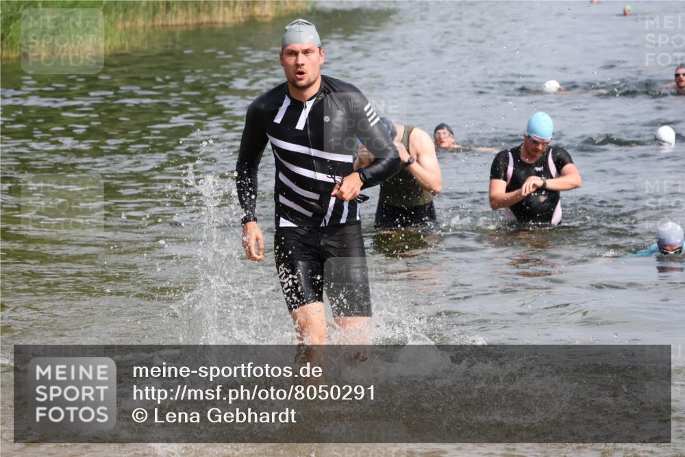 15.06.2025 - 27. Vierlanden-Triathlon Lena Gebhardt http://msf.ph/oto/8050291 15.06.2025 09:57:28 Schwimmen 287, 293, 298, 309, 324, 343 meine-sportfotos.de