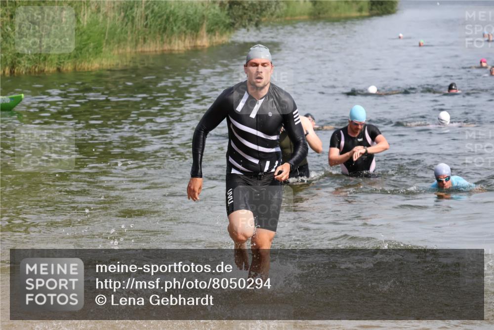 15.06.2025 - 27. Vierlanden-Triathlon Lena Gebhardt http://msf.ph/oto/8050294 15.06.2025 09:57:29 Schwimmen 287, 293, 298, 309, 324, 340 meine-sportfotos.de